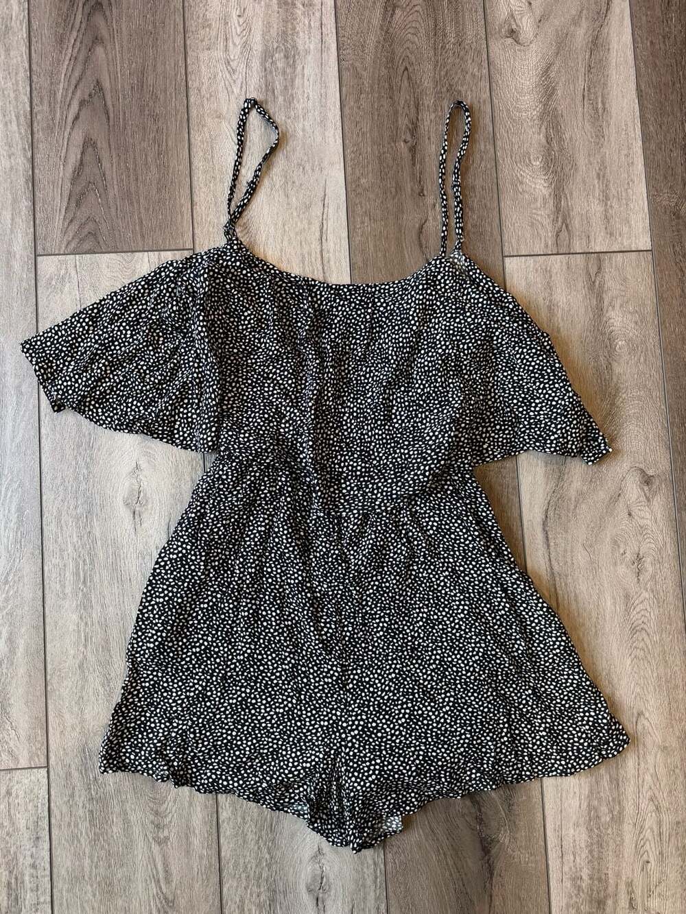Gilli Cold Shoulder Romper Size S Black White Ditsy Print